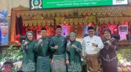 Wali Kota Sungai Penuh Alfin bersama Ketua TP-PKK Ny. Sri Kartini Alfin menghadiri Rapat Paripurna DPRD Kabupaten Sarolangun dalam rangka HUT ke-26.
