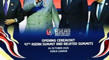 Presiden Prabowo Subianto bergandengan tangan bersama para pemimpin negara ASEAN pada pembukaan KTT ke-47 ASEAN di Kuala Lumpur, Minggu (26/10/2025).
