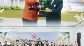 Wali Kota Sungai Penuh, Alfin, SH, bersama jajaran pengurus IDI Cabang Kerinci–Sungai Penuh usai prosesi pengukuhan di Hotel Grand Kerinci, Minggu (26/10).