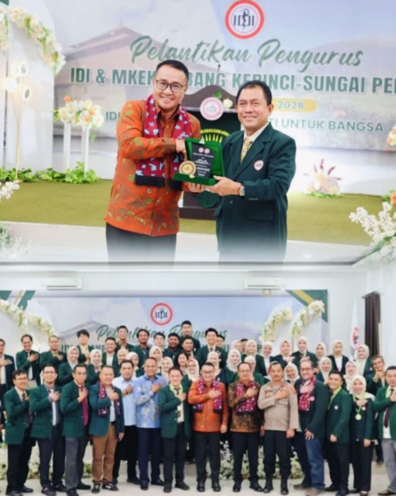 Wali Kota Sungai Penuh, Alfin, SH, bersama jajaran pengurus IDI Cabang Kerinci–Sungai Penuh usai prosesi pengukuhan di Hotel Grand Kerinci, Minggu (26/10).