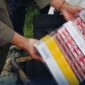 Petugas Bea Cukai Kediri bersama Satpol PP Kabupaten Nganjuk dan Jombang saat melakukan operasi pemberantasan rokok ilegal di sejumlah toko dan warung, Oktober 2025.