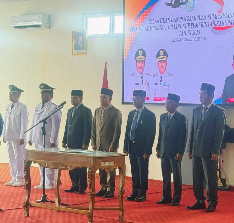 Suasana khidmat pelantikan tujuh pejabat eselon III oleh Wabup Murison di Aula Kantor Bupati Kerinci.