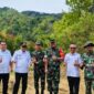 Tim Wasev Mabes TNI bersama Wako Alfin meninjau lokasi pembangunan fisik TMMD ke-126 di Desa Sungai Jernih, Rabu (29/10).