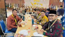 Sekda Kota Sungai Penuh Alpian, SE., MM bersama Kepala Bappeda Joni Zeber, SH., MH saat mengikuti kegiatan Retret Sekda se-Indonesia di Kampus IPDN Jatinangor, Jawa Barat.