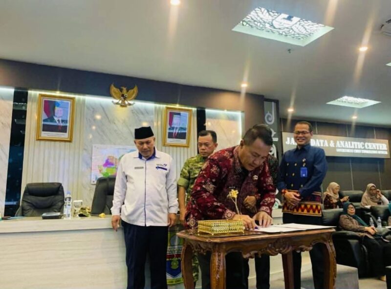 Walikota Sungai Penuh Alfin, SH, menghadiri launching dan penandatanganan PJPK Provinsi Jambi Tahun 2025–2029 di Jambi.