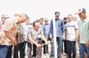 Wawako Azhar Hamzah bersama Lembaga Adat Enam Luhah memasang tonggak pertama pembangunan Pasar Sungai Penuh.