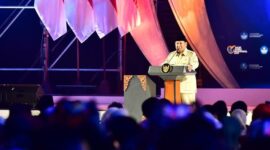 Presiden Prabowo Subianto saat menyampaikan sambutan pada Puncak Peringatan Hari Guru Tahun 2025 di Indonesia Arena, Jakarta.