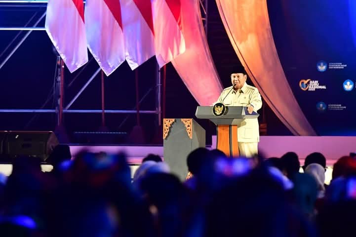 Presiden Prabowo Subianto saat menyampaikan sambutan pada Puncak Peringatan Hari Guru Tahun 2025 di Indonesia Arena, Jakarta.