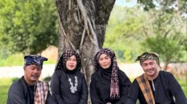 Walikota Alfin dan Bupati Monadi hadir bersama dengan pakaian khas tempo dulu pada Festival Kerinci “Balik Kudahin”.