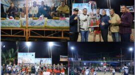 Walikota Alfin, Kapolres Kerinci AKBP Arya Tesa Brahmana, Camat Tanah Kampung, dan Kades Herman Danus hadir bersama anak-anak peserta Turnamen Volly Kapolres Cup I Desa Sembilan saat penyerahan tropi kepada para pemenang.
