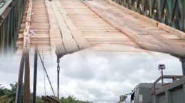Satgas Yonzipur I/DD saat melakukan penyelesaian pemasangan Jembatan Bailey di Anggoli, Kecamatan Sibabangun, Tapanuli Tengah.