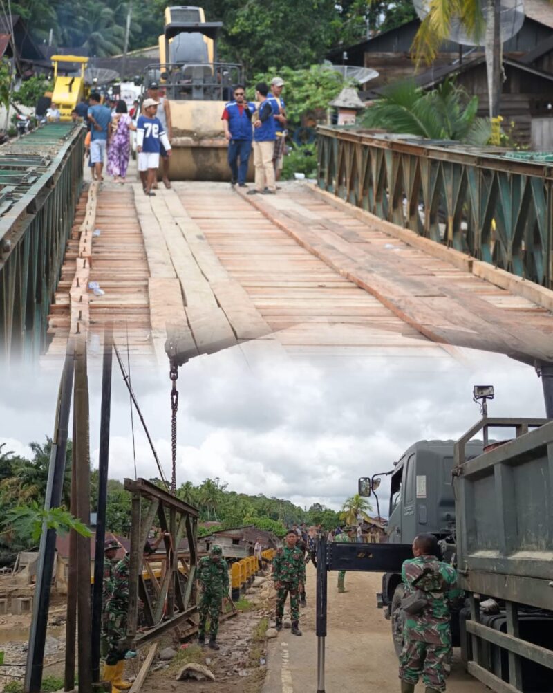 Satgas Yonzipur I/DD saat melakukan penyelesaian pemasangan Jembatan Bailey di Anggoli, Kecamatan Sibabangun, Tapanuli Tengah.