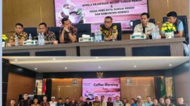 Kejari Sungai Penuh berinteraksi dengan awak media dalam kegiatan Coffee Morning untuk memperkuat sinergi dan transparansi informasi,