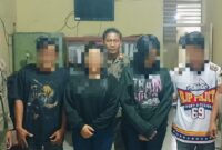 Petugas Satpol PP Pesisir Selatan mengamankan dua pasangan bukan suami istri di hotel Pelangai pada malam Tahun Baru 2026.