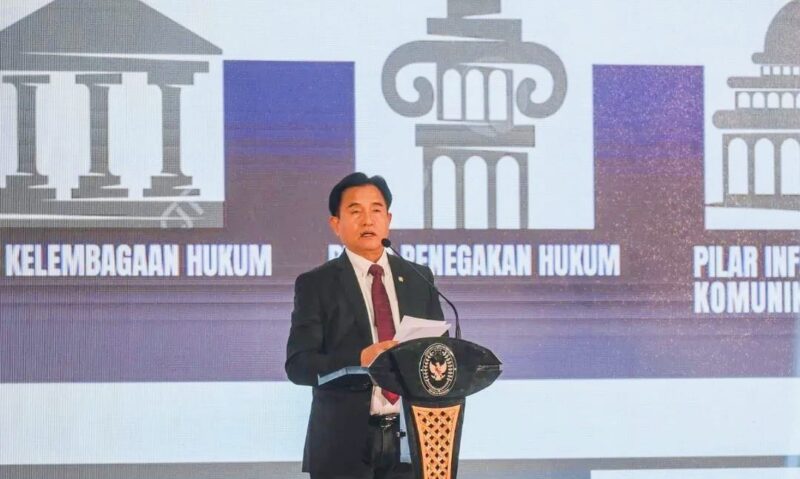 Menteri Koordinator Bidang Hukum, HAM, Imigrasi, dan Pemasyarakatan, Yusril Ihza Mahendra, saat meresmikan KUHP Nasional dan KUHAP baru di Jakarta, menandai berakhirnya era hukum pidana kolonial di Indonesia.