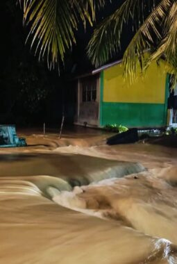 Jembatan Maransi Ambruk, Warga Ulakan Terisolasi Sementara