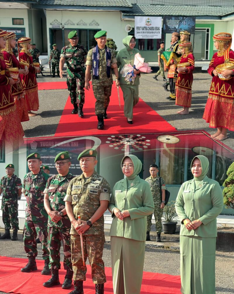 Komandan Kodim 0417/Kerinci Letkol Inf Eko Siswanto, S.Hub.Int., M.I.P., menerima penyambutan adat dan jajar kehormatan prajurit saat tiba di Makodim 0417/Kerinci.