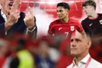 John Herdman diperkenalkan sebagai pelatih baru Timnas Indonesia – Herdman resmi memimpin Skuad Garuda pada Januari 2026, membawa filosofi brotherhood.