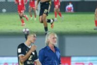 Rafael Struick mendapat kartu merah saat Dewa United menghadapi Bhayangkara FC, setelah insiden dengan Ilija Spasojevic di menit injury time.