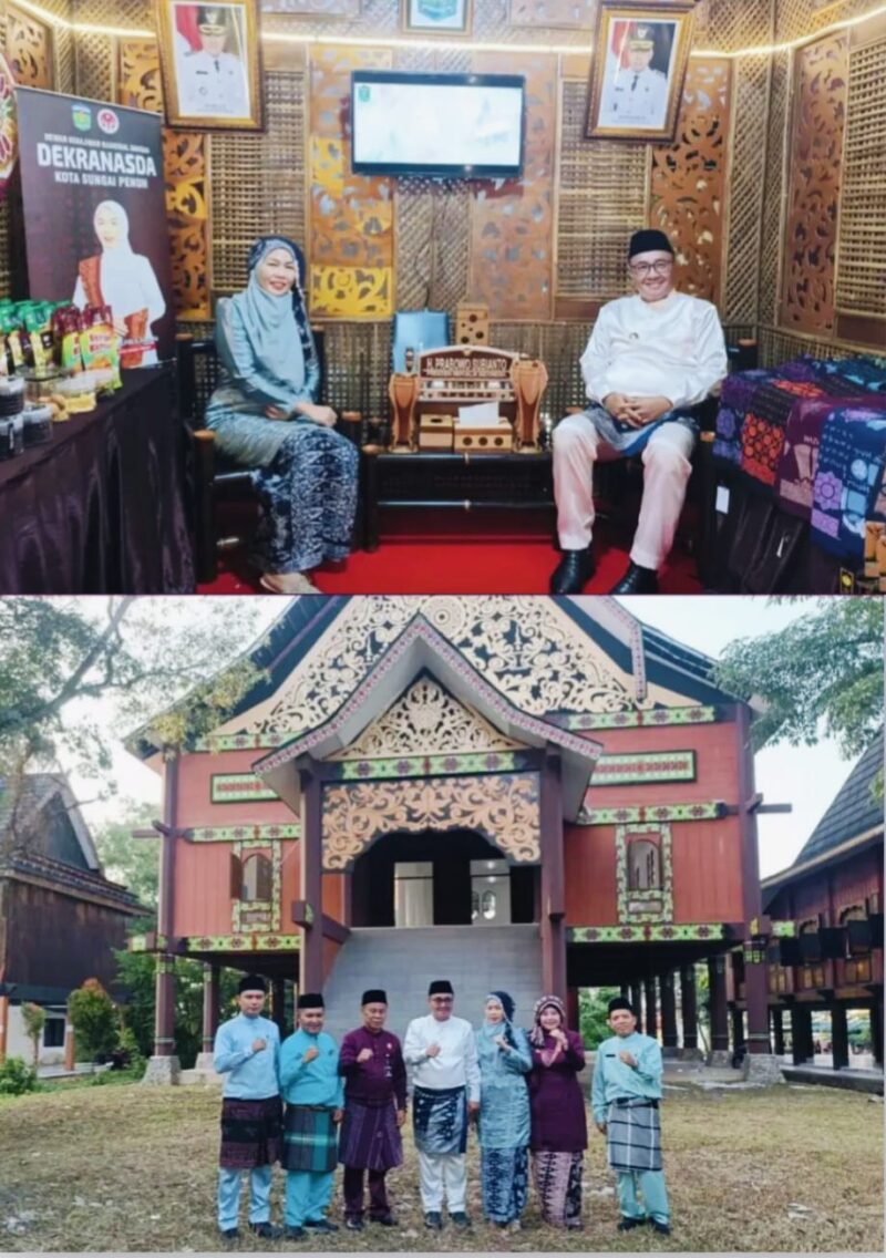 Wali Kota Alfin bersama Ketua Dekranasda meninjau anjungan Kota Sungai Penuh di Launching Jambi Elok Nian.