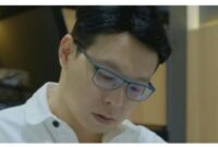 Dokter sekaligus konten kreator Richard Lee ditetapkan sebagai tersangka oleh Polda Metro Jaya terkait dugaan pelanggaran di bidang kesehatan dan perlindungan konsumen.