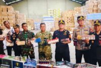 Petugas Bea Cukai mengamankan 160 juta batang rokok ilegal di Riau.