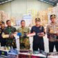 Petugas Bea Cukai mengamankan 160 juta batang rokok ilegal di Riau.