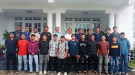 Wawako Azhar Hamzah melepas tim Sungai Penuh FC di Rumah Dinas Wawako, 