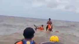 Tim SAR melakukan pencarian dua nelayan hilang di perairan Mendahara, Jambi, akibat cuaca ekstrem.