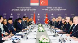 Menteri Luar Negeri RI Sugiono dan Menteri Pertahanan RI Sjafrie Sjamsoeddin berdiskusi dengan Menteri Luar Negeri Turki Hakan Fidan dan Menteri Pertahanan Nasional Yaşar Güler.