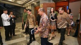 Wakil Presiden Gibran Rakabuming Raka bersama jajaran kementerian dan lembaga saat Rakornas Kepariwisataan 2026.