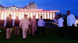 Presiden Prabowo Subianto meninjau progres pembangunan infrastruktur di Ibu Kota Nusantara, Kabupaten Penajam Paser Utara, Kalimantan Timur. 