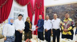 Wawako Sungai Penuh, Azhar Hamzah, menerima kunjungan Plt Sekretaris Dirjen Perhubungan Darat Kemenhub, Ernita Titis Dewi, membahas perbaikan sarana lalu lintas di kota.