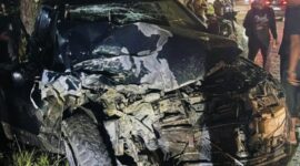 Kondisi mobil Suzuki Grand Vitara setelah bertabrakan dengan dump truk tronton di Jalan Lintas Sumatera, Desa Sungai Abang, Sarolangun,