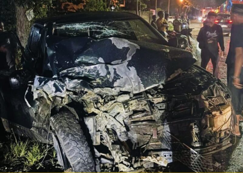 Kondisi mobil Suzuki Grand Vitara setelah bertabrakan dengan dump truk tronton di Jalan Lintas Sumatera, Desa Sungai Abang, Sarolangun,