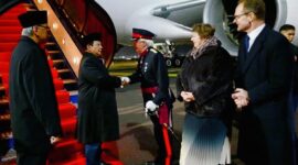 Presiden RI Prabowo Subianto tiba di London, Inggris, untuk melakukan kunjungan kerja guna memperkuat kerja sama strategis bilateral antara Indonesia dan Inggris.