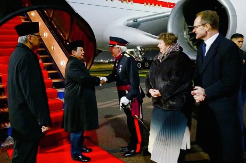 Presiden RI Prabowo Subianto tiba di London, Inggris, untuk melakukan kunjungan kerja guna memperkuat kerja sama strategis bilateral antara Indonesia dan Inggris.