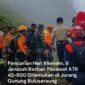Tim SAR gabungan melakukan proses evakuasi jenazah korban kecelakaan pesawat ATR 42-500 di kawasan Gunung Bulusaraung, Kabupaten Pangkep, Sulawesi Selatan.