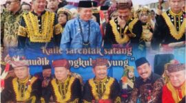 Gubernur Jambi Al Haris bersama Bupati Kerinci Monadi, Wakil Bupati Murison, dan para tokoh adat saat menghadiri Tradisi Kenduri Sko Luhah Depati Intan Siulak Mukai di Desa Tebing Tinggi, Kecamatan Siulak Mukai. 