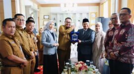 Wali Kota Sungai Penuh Alfin bersama Wali Kota Jambi Maulana saat pertemuan silaturahmi dan penjajakan kerja sama pembangunan daerah