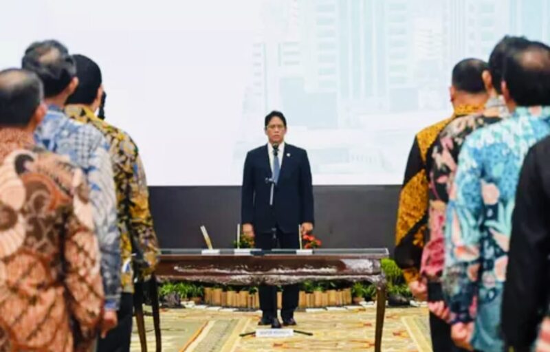 Menteri Keuangan Purbaya Yudhi Sadewa melantik dan merombak jajaran pejabat Direktorat Jenderal Bea dan Cukai di Kantor Kemenkeu, Jakarta.