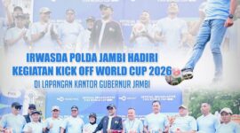 Irwasda Polda Jambi Kombes Pol. Jannus P. Siregar menghadiri kegiatan Semarak Kick Off World Cup 2026 di Halaman Kantor Gubernur Jambi