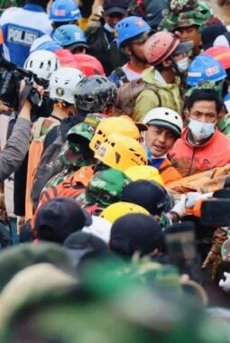 DVI Identifikasi 57 Korban Longsor Bandung Barat, Enam Orang Masih Hilang