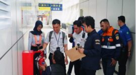 Petugas DJKA Kemenhub bersama KAI mengecek kesiapan layanan dan fasilitas LRT Jabodebek jelang lonjakan penumpang pada Ramadan dan Lebaran 2026.