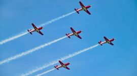 Jupiter Aerobatic Team TNI Angkatan Udara melaksanakan latihan terakhir menggunakan pesawat KT-1B Wong Bee di Bandara Internasional Changi, Singapura, menjelang Singapore Airshow 2026.