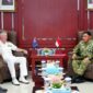 Asops Panglima TNI Letjen TNI Bobby Rinal Makmun saat menerima Courtesy Call CJOPS Australia Vice Admiral Justin Jones di Mabes TNI, Cilangkap.