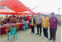 Sejumlah pejabat daerah dan tim medis PDI Perjuangan meninjau kegiatan pengobatan gratis Kapal Rumah Sakit Apung Laksamana Malahayati di Kecamatan Sikakap, Kabupaten Kepulauan Mentawai.