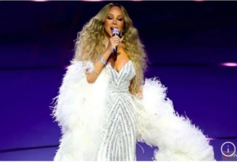 Mariah Carey tampil di Stadion San Siro, Milan, saat pembukaan Olimpiade Musim Dingin Milano-Cortina 2026.