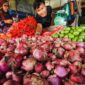 Lonjakan harga cabai rawit merah hingga Rp72.500 per kilogram dan bawang merah ikut naik di pasar hari ini.