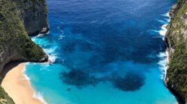 Bali menempati puncak sebagai destinasi wisata terfavorit dunia 2026, mengalahkan kota-kota populer global berkat keindahan alam dan budaya unik.